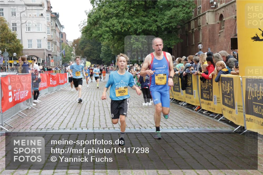 13.09.2026 - Kiel Lauf Yannick Fuchs http://msf.ph/oto/10417298 13.09.2026 09:38:30 Ziel 1806, 1946, 2480, 3315, 3344, 4043, 4518, 6989, 9825, 11351, 152, 235, 836, 1487, 2408, 2854, 2903, 4089, 5242, 5534, 5930, 6277, 7459, 7723, 8702, 10444, 12613, 3814, 4975, 7747, 8482, 9759, 10415, 10894, 2221, 2638, 2854, 4089, 7723, 8702, 10444, 10690 meine-sportfotos.de