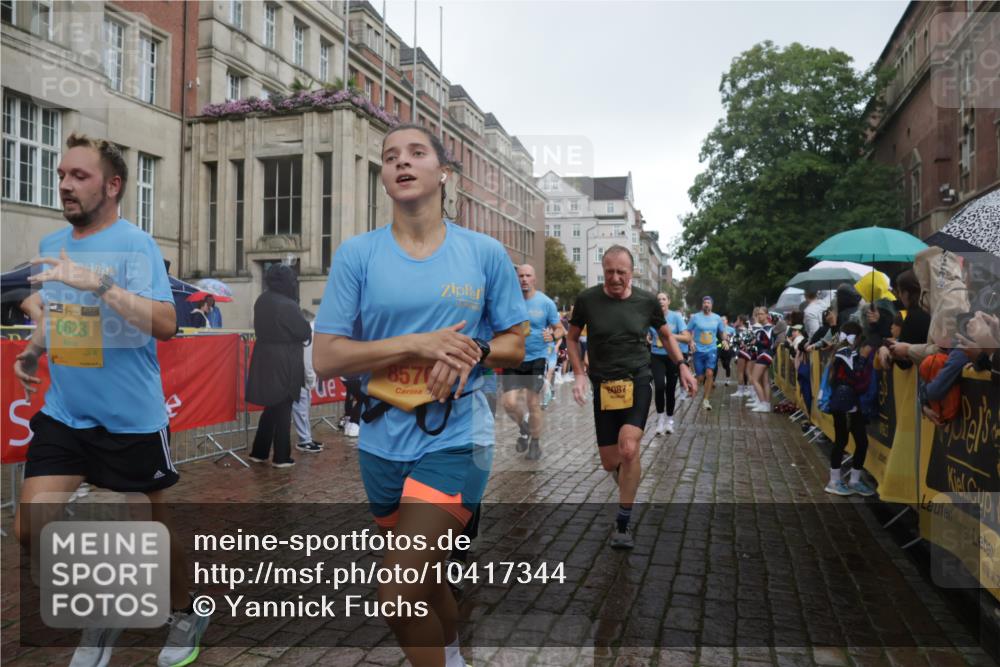 13.09.2026 - Kiel Lauf Yannick Fuchs http://msf.ph/oto/10417344 13.09.2026 10:49:22 Ziel 810, 1770, 2010, 2051, 2074, 2133, 3523, 3895, 4169, 4206, 4599, 4815, 4937, 5054, 5480, 5614, 6034, 6855, 7182, 7295, 7978, 8078, 8275, 8416, 9172, 9396, 9436, 10079, 10888, 12305, 73, 439, 598, 966, 1087, 1185, 1455, 1483, 1533, 1732, 1989, 2810, 2879, 3158, 3399, 3496, 3640, 3795, 3916, 4140, 4528, 4670, 4809, 4865, 4876, 5074, 5228, 5543, 5803, 6046, 6050, 6087, 6305, 6376, 6745, 6933, 7545, 7789, 7906, 7999, 8032, 8271, 8329, 8377, 8594, 8891, 959 meine-sportfotos.de