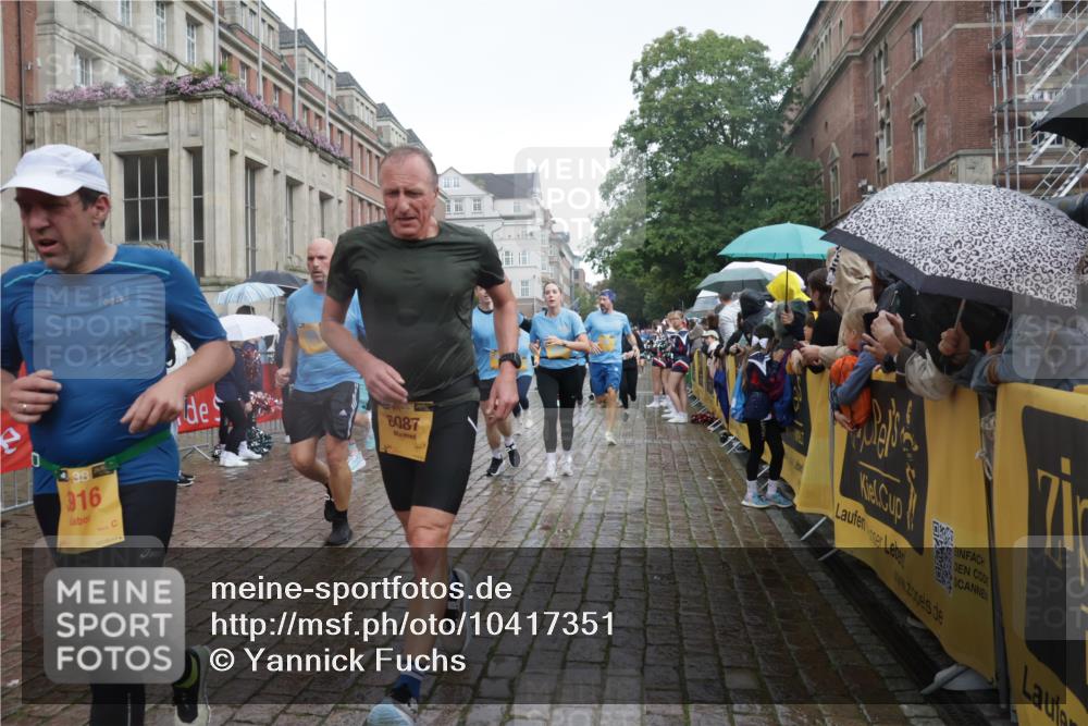 13.09.2026 - Kiel Lauf Yannick Fuchs http://msf.ph/oto/10417351 13.09.2026 10:49:23 Ziel 810, 1770, 2010, 2051, 2074, 2133, 3523, 3895, 4169, 4206, 4599, 4815, 4937, 5054, 5480, 5614, 6034, 6855, 6972, 7182, 7295, 7978, 8078, 8275, 8416, 9172, 9396, 9436, 10079, 10888, 12305, 73, 439, 598, 810, 966, 1087, 1185, 1455, 1483, 1533, 1732, 1989, 2810, 2879, 3158, 3399, 3496, 3640, 3795, 3916, 4140, 4528, 4670, 4809, 4865, 4876, 5074, 5228, 5543, 5803, 6046, 6050, 6087, 6305, 6376, 6745, 6933, 7545, 7789, 7906, 7999, 8032, 8271, 8329, 8377, 8594, 8891, 959 meine-sportfotos.de