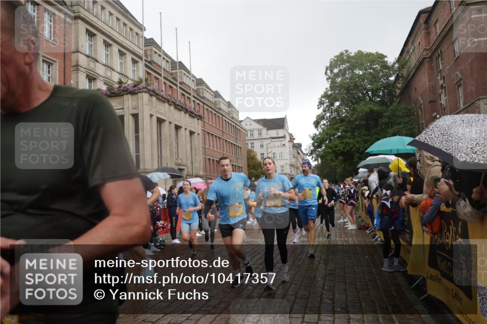 13.09.2026 - Kiel Lauf Yannick Fuchs http://msf.ph/oto/10417357 13.09.2026 10:49:24 Ziel 1770, 2010, 2051, 2074, 2133, 3523, 3895, 4169, 4206, 4599, 4815, 4937, 5054, 5480, 5614, 5741, 6034, 6855, 6972, 7182, 7295, 7978, 8078, 8275, 8416, 9172, 9396, 9436, 10079, 10888, 73, 439, 598, 810, 966, 1087, 1185, 1455, 1483, 1533, 1732, 1989, 2074, 2810, 2879, 3158, 3399, 3496, 3640, 3795, 3916, 4140, 4528, 4670, 4809, 4865, 4876, 5074, 5228, 5543, 5803, 6046, 6050, 6087, 6305, 6376, 6745, 6933, 7545, 7789, 7906, 7999, 8032, 8271, 8329, 8377, 8594, 8891, 959 meine-sportfotos.de