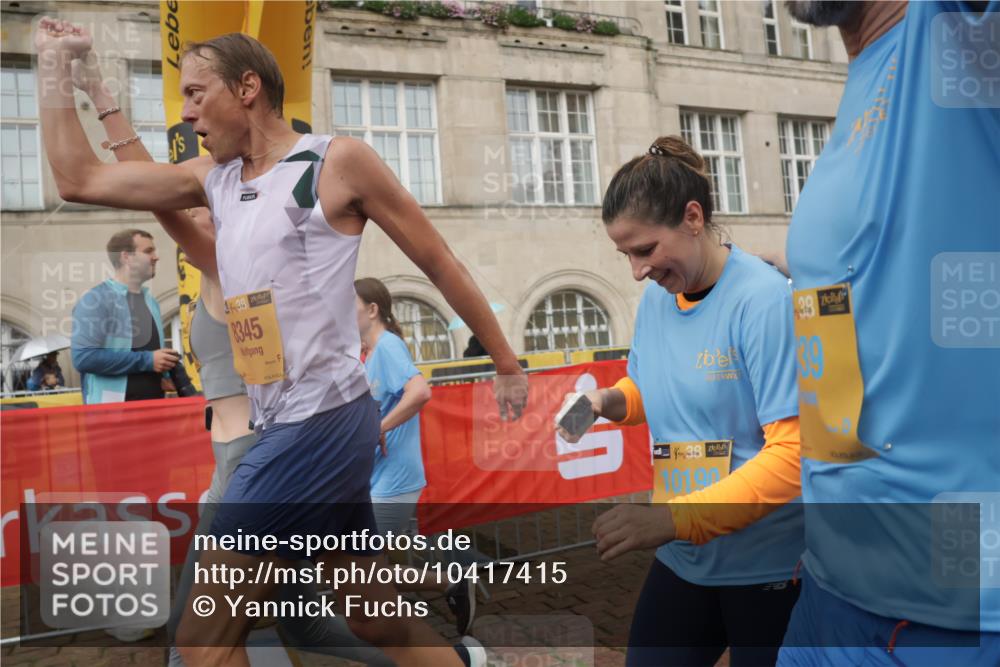 13.09.2026 - Kiel Lauf Yannick Fuchs http://msf.ph/oto/10417415 13.09.2026 10:49:26 Ziel 959, 1770, 2010, 2133, 2705, 3523, 3528, 3895, 4169, 4599, 4815, 4937, 5054, 5480, 5614, 5741, 6034, 6321, 6855, 6972, 7182, 7295, 7978, 8078, 8275, 8416, 9040, 9172, 9396, 9436, 10079, 10888, 73, 439, 598, 810, 966, 1087, 1185, 1483, 1533, 1732, 1989, 2051, 2074, 2810, 2879, 3158, 3399, 3496, 3640, 3795, 4140, 4206, 4528, 4670, 4809, 4865, 4876, 5228, 5543, 5803, 6046, 6050, 6305, 6376, 6745, 6855, 6933, 7545, 7789, 7906, 7999, 8032, 8271, 8329, 8377, 8594, 8891 meine-sportfotos.de