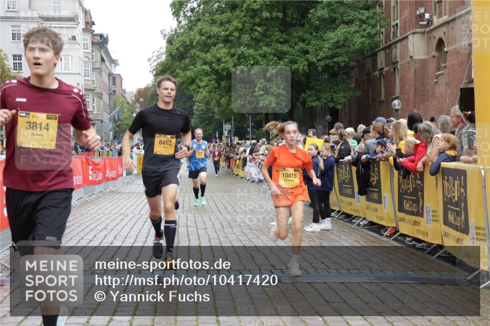 13.09.2026 - Kiel Lauf Yannick Fuchs http://msf.ph/oto/10417420 13.09.2026 09:38:43 Ziel 3814, 4518, 4975, 6989, 7747, 8482, 9759, 10415, 10894, 152, 1487, 1806, 1946, 2480, 2903, 3315, 3344, 4043, 5242, 6277, 6989, 9825, 11351, 682, 1702, 4314, 8313, 8943, 9838, 235, 836, 1487, 2408, 5242, 5534, 5930, 7459, 12613 meine-sportfotos.de