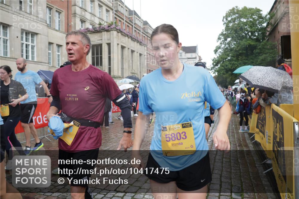 13.09.2026 - Kiel Lauf Yannick Fuchs http://msf.ph/oto/10417475 13.09.2026 10:49:34 Ziel 959, 1770, 2133, 2167, 2668, 2705, 3259, 3528, 3979, 4049, 4937, 5054, 5179, 5651, 5741, 6034, 6292, 6321, 6339, 6877, 6972, 7295, 7311, 7978, 8717, 9040, 9469, 10037, 10191, 10204, 10516, 12180, 12515, 810, 1087, 1483, 1533, 1732, 1989, 2010, 2051, 2074, 2810, 2879, 3399, 3523, 3640, 3895, 4140, 4169, 4206, 4528, 4599, 4670, 4815, 4865, 4876, 4937, 5480, 5543, 5614, 5803, 6305, 6376, 6855, 6933, 7182, 7545, 8032, 8271, 8329, 8594, 73 meine-sportfotos.de