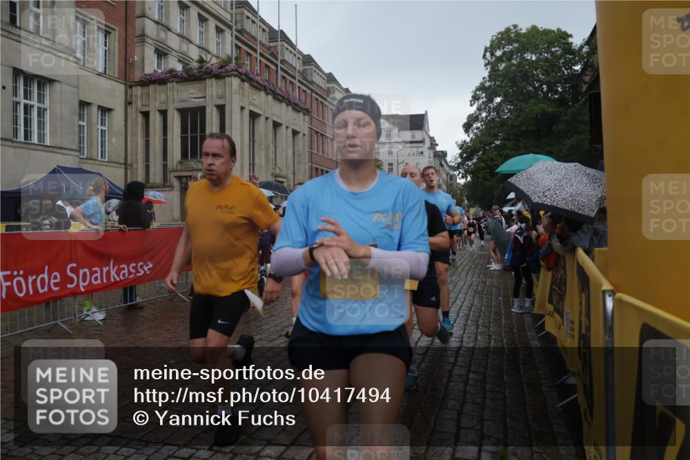 13.09.2026 - Kiel Lauf Yannick Fuchs http://msf.ph/oto/10417494 13.09.2026 10:49:35 Ziel 959, 1770, 2133, 2167, 2668, 2705, 3259, 3528, 3979, 4049, 5054, 5179, 5651, 5741, 6034, 6292, 6321, 6339, 6877, 6972, 7295, 7311, 7978, 8263, 8717, 9040, 9469, 10037, 10191, 10204, 10516, 11880, 12180, 12515, 810, 1087, 1483, 1533, 1732, 1989, 2010, 2051, 2074, 2133, 2810, 2879, 3399, 3523, 3640, 3895, 4140, 4169, 4206, 4528, 4599, 4670, 4815, 4865, 4876, 4937, 5480, 5543, 5614, 6305, 6855, 6933, 7182, 7545, 8032, 8271, 8329, 8594, 73 meine-sportfotos.de