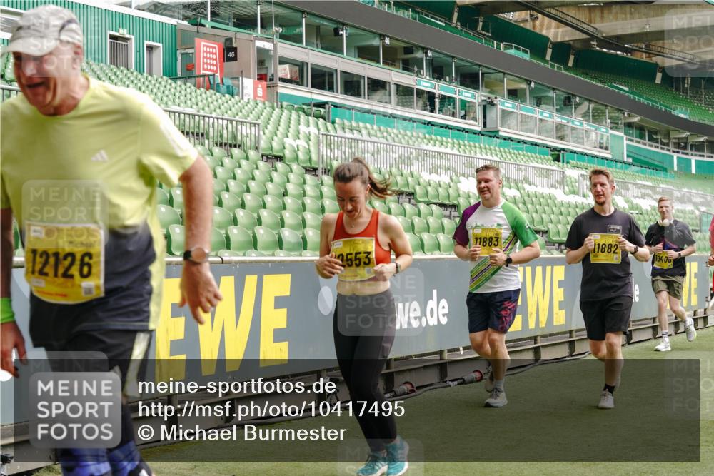 13.09.2026 - 21. swb-Marathon Bremen Michael Burmester http://msf.ph/oto/10417495 13.09.2026 10:42:41 Laufen im Stadion 10002, 10004, 10005, 10148, 10163, 10247, 10271, 10303, 10330, 10361, 10362, 10395, 10396, 10414, 10422, 10461, 10462, 10474, 10490, 10491, 10519, 10546, 10547, 10557, 10572, 10665, 10705, 10719, 10722, 10752, 10773, 10776, 10784, 10804, 10805, 10854, 10859, 10880, 10889, 10909, 10963, 10977, 11026, 11027, 11041, 11043, 11048, 11078, 11084, 11085, 11090, 11097, 11098, 11140, 11173, 11192, 11274 meine-sportfotos.de