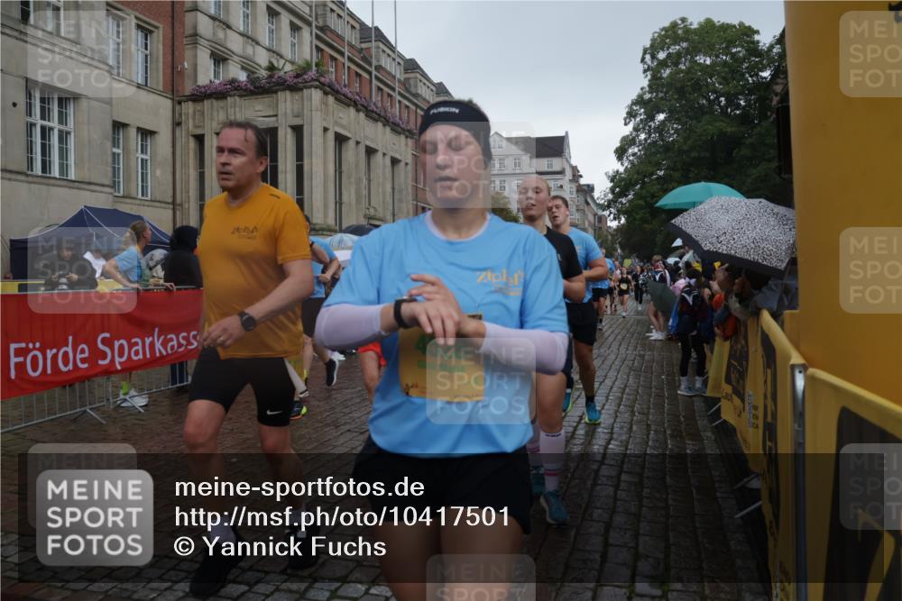 13.09.2026 - Kiel Lauf Yannick Fuchs http://msf.ph/oto/10417501 13.09.2026 10:49:35 Ziel 959, 1770, 2133, 2167, 2668, 2705, 3259, 3528, 3979, 4049, 5054, 5179, 5651, 5741, 6034, 6292, 6321, 6339, 6877, 6972, 7295, 7311, 7978, 8263, 8717, 9040, 9469, 10037, 10191, 10204, 10516, 11880, 12180, 12515, 810, 1087, 1483, 1533, 1732, 1989, 2010, 2051, 2074, 2133, 2810, 2879, 3399, 3523, 3640, 3895, 4140, 4169, 4206, 4528, 4599, 4670, 4815, 4865, 4876, 4937, 5480, 5543, 5614, 6305, 6855, 6933, 7182, 7545, 8032, 8271, 8329, 8594, 73 meine-sportfotos.de