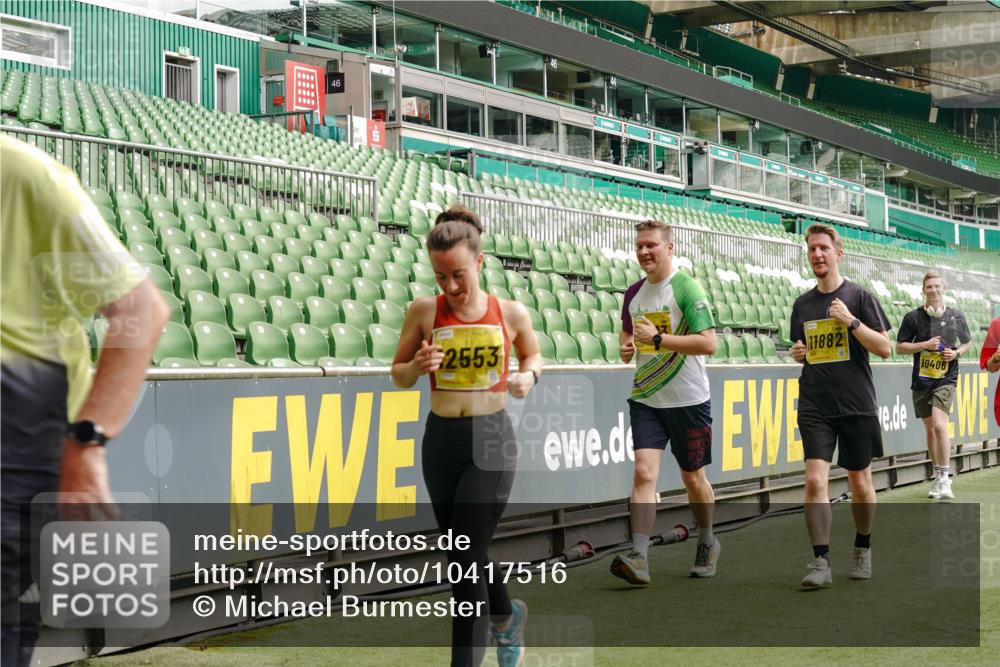 13.09.2026 - 21. swb-Marathon Bremen Michael Burmester http://msf.ph/oto/10417516 13.09.2026 10:42:42 Laufen im Stadion 10002, 10004, 10005, 10148, 10163, 10247, 10271, 10303, 10330, 10361, 10362, 10395, 10396, 10402, 10422, 10461, 10462, 10474, 10490, 10491, 10519, 10546, 10547, 10557, 10572, 10665, 10705, 10719, 10722, 10752, 10773, 10776, 10784, 10804, 10805, 10854, 10859, 10880, 10889, 10909, 10963, 10977, 11026, 11027, 11041, 11043, 11048, 11078, 11084, 11085, 11090, 11097, 11098, 11140, 11173, 11192, 11274 meine-sportfotos.de