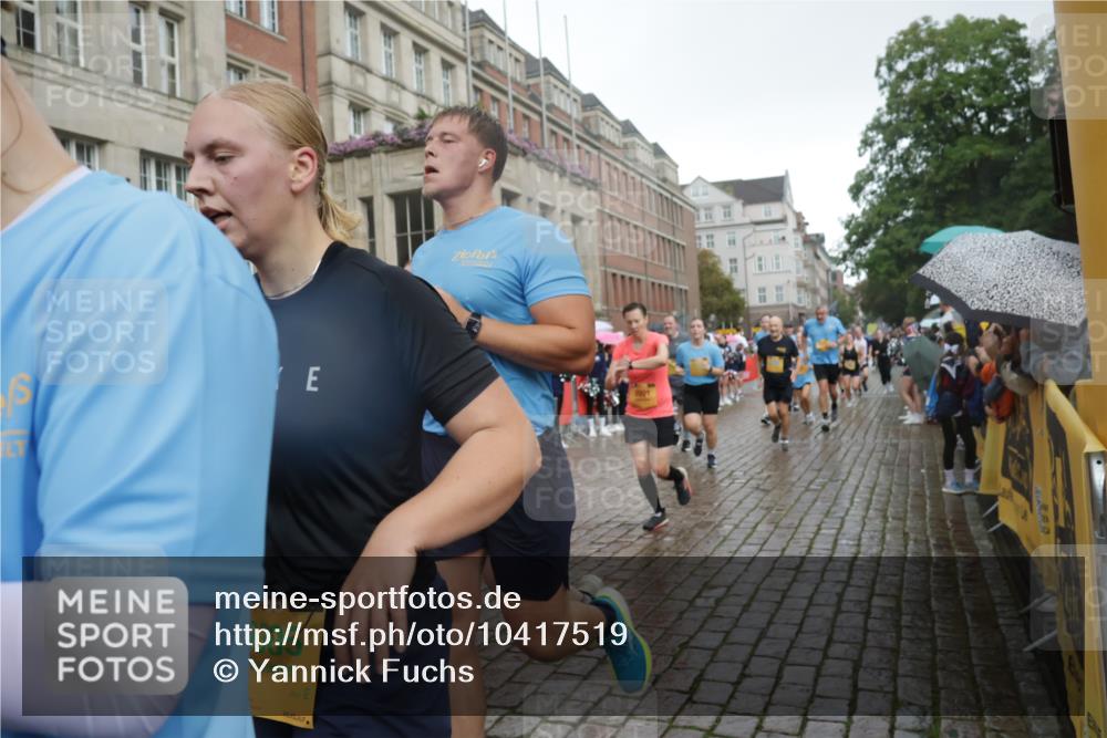 13.09.2026 - Kiel Lauf Yannick Fuchs http://msf.ph/oto/10417519 13.09.2026 10:49:36 Ziel 959, 1770, 2167, 2245, 2668, 2705, 3259, 3528, 3979, 4049, 5054, 5179, 5651, 5741, 6024, 6034, 6292, 6321, 6339, 6877, 6972, 7295, 7311, 8263, 8717, 9040, 9469, 10037, 10191, 10204, 10516, 11880, 12180, 12515, 810, 1087, 1483, 1533, 1732, 1989, 2010, 2051, 2074, 2133, 2810, 2879, 3399, 3523, 3640, 3895, 4140, 4169, 4206, 4599, 4670, 4815, 4865, 4876, 4937, 5480, 5543, 5614, 6305, 6855, 6933, 7182, 7545, 8032, 8329, 8594, 73 meine-sportfotos.de