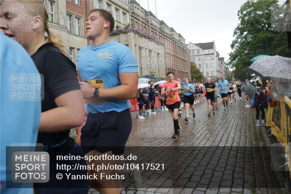 13.09.2026 - Kiel Lauf Yannick Fuchs http://msf.ph/oto/10417521 13.09.2026 10:49:36 Ziel 959, 1770, 2167, 2245, 2668, 2705, 3259, 3528, 3979, 4049, 5054, 5179, 5651, 5741, 6024, 6034, 6292, 6321, 6339, 6877, 6972, 7295, 7311, 8263, 8717, 9040, 9469, 10037, 10191, 10204, 10516, 11880, 12180, 12515, 810, 1087, 1483, 1533, 1732, 1989, 2010, 2051, 2074, 2133, 2810, 2879, 3399, 3523, 3640, 3895, 4140, 4169, 4206, 4599, 4670, 4815, 4865, 4876, 4937, 5480, 5543, 5614, 6305, 6855, 6933, 7182, 7545, 8032, 8329, 8594, 73 meine-sportfotos.de