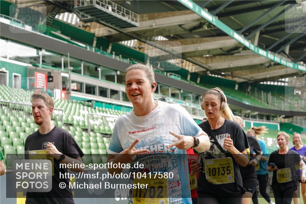 13.09.2026 - 21. swb-Marathon Bremen Michael Burmester http://msf.ph/oto/10417580 13.09.2026 10:42:44 Laufen im Stadion 10002, 10004, 10005, 10148, 10163, 10271, 10303, 10330, 10361, 10362, 10395, 10396, 10402, 10422, 10461, 10462, 10474, 10490, 10491, 10519, 10546, 10547, 10557, 10572, 10665, 10705, 10719, 10722, 10752, 10773, 10776, 10784, 10805, 10854, 10859, 10880, 10889, 10909, 10963, 10977, 11026, 11027, 11041, 11043, 11078, 11084, 11085, 11090, 11097, 11098, 11140, 11173, 11192, 11274, 11482 meine-sportfotos.de