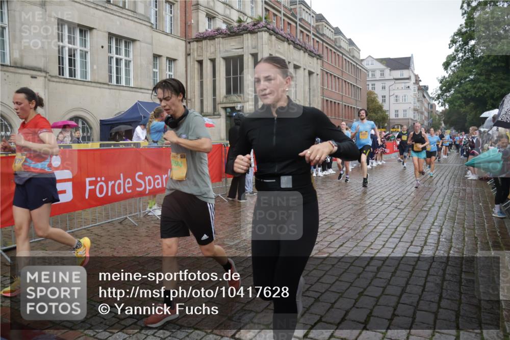 13.09.2026 - Kiel Lauf Yannick Fuchs http://msf.ph/oto/10417628 13.09.2026 10:49:43 Ziel 1388, 2167, 2245, 2668, 3008, 3164, 3294, 3311, 3459, 3508, 3979, 4049, 5179, 5350, 5370, 5651, 5849, 6024, 6157, 6292, 6339, 6827, 6877, 7011, 7311, 8263, 8644, 8717, 8977, 9037, 9107, 9275, 10037, 10191, 10204, 10703, 11354, 11880, 12378, 12410, 810, 959, 1533, 1770, 2010, 2051, 2074, 2133, 2705, 2879, 3259, 3523, 3528, 3895, 4169, 4206, 4599, 4670, 4815, 4937, 5054, 5480, 5543, 5614, 5741, 6034, 6321, 6855, 6933, 7182, 7545, 8329, 8594, 1533 meine-sportfotos.de