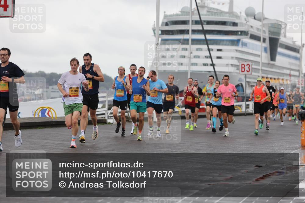 13.09.2026 - Kiel Lauf Andreas Tolksdorf http://msf.ph/oto/10417670 13.09.2026 10:56:42 Kiellinie 3730, 6182, 7208, 0, 11809, 6549, 10512, 1316, 3 meine-sportfotos.de