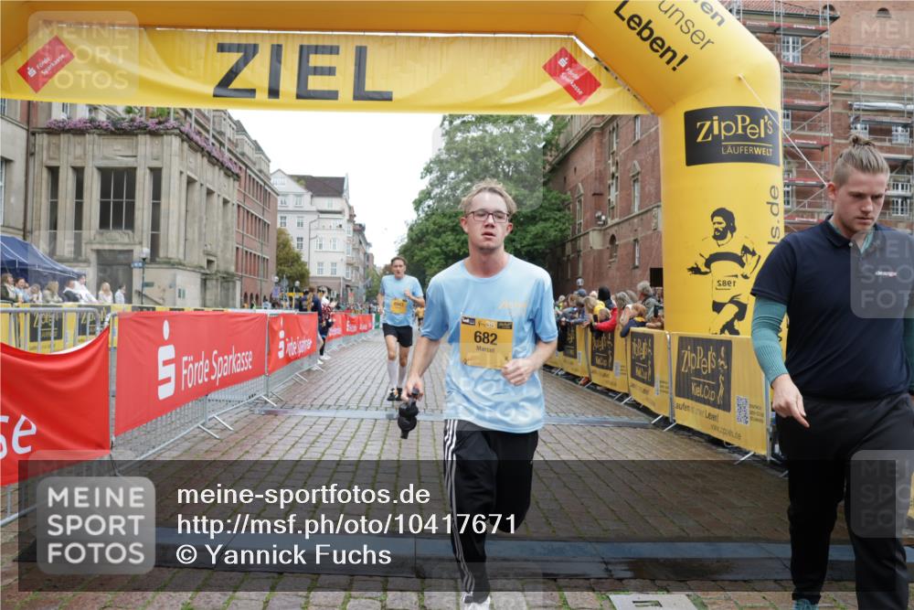 13.09.2026 - Kiel Lauf Yannick Fuchs http://msf.ph/oto/10417671 13.09.2026 09:38:59 Ziel 682, 1702, 4314, 8313, 8943, 9838, 1806, 3315, 3344, 3814, 4043, 4518, 4975, 6989, 7747, 8482, 9759, 9825, 10415, 10894, 11351, 20, 1927, 5272, 5398, 5869, 7216, 7431, 12496, 12682, 12833, 1946, 2480, 2903, 3315, 3344, 11351 meine-sportfotos.de