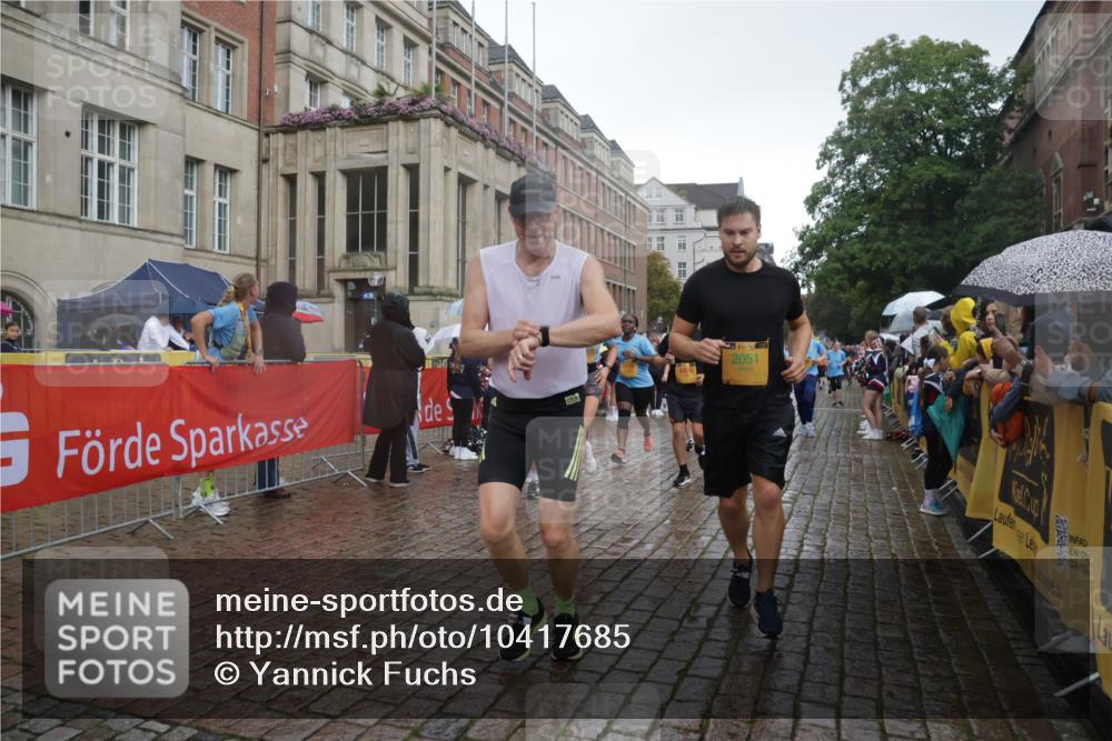 13.09.2026 - Kiel Lauf Yannick Fuchs http://msf.ph/oto/10417685 13.09.2026 10:49:49 Ziel 1388, 2245, 3008, 3164, 3294, 3311, 3459, 3508, 4039, 4049, 5350, 5370, 5849, 6024, 6157, 6827, 6830, 6831, 6877, 7011, 7437, 8237, 8263, 8595, 8644, 8977, 9037, 9107, 9275, 9449, 10534, 10703, 10767, 11354, 11414, 11524, 11712, 11880, 12378, 12410, 959, 1770, 2010, 2051, 2074, 2133, 2167, 2668, 2705, 3259, 3523, 3528, 3895, 3979, 4049, 4169, 4206, 4599, 4815, 4937, 5054, 5179, 5480, 5614, 5651, 5741, 6034, 6292, 6321, 6339, 6855, 6877, 7182, 1533 meine-sportfotos.de