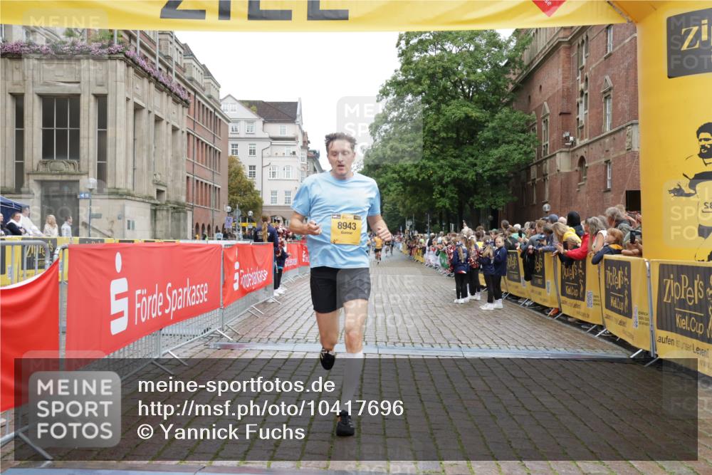 13.09.2026 - Kiel Lauf Yannick Fuchs http://msf.ph/oto/10417696 13.09.2026 09:39:00 Ziel 682, 1702, 1927, 4314, 8313, 8943, 9838, 1806, 3315, 3344, 3814, 4043, 4518, 4975, 6989, 7747, 8482, 9759, 9825, 10415, 10894, 20, 5272, 5398, 5869, 7216, 7431, 12496, 12682, 12833, 1946, 2480, 2903, 3315, 3344, 9825, 11351 meine-sportfotos.de