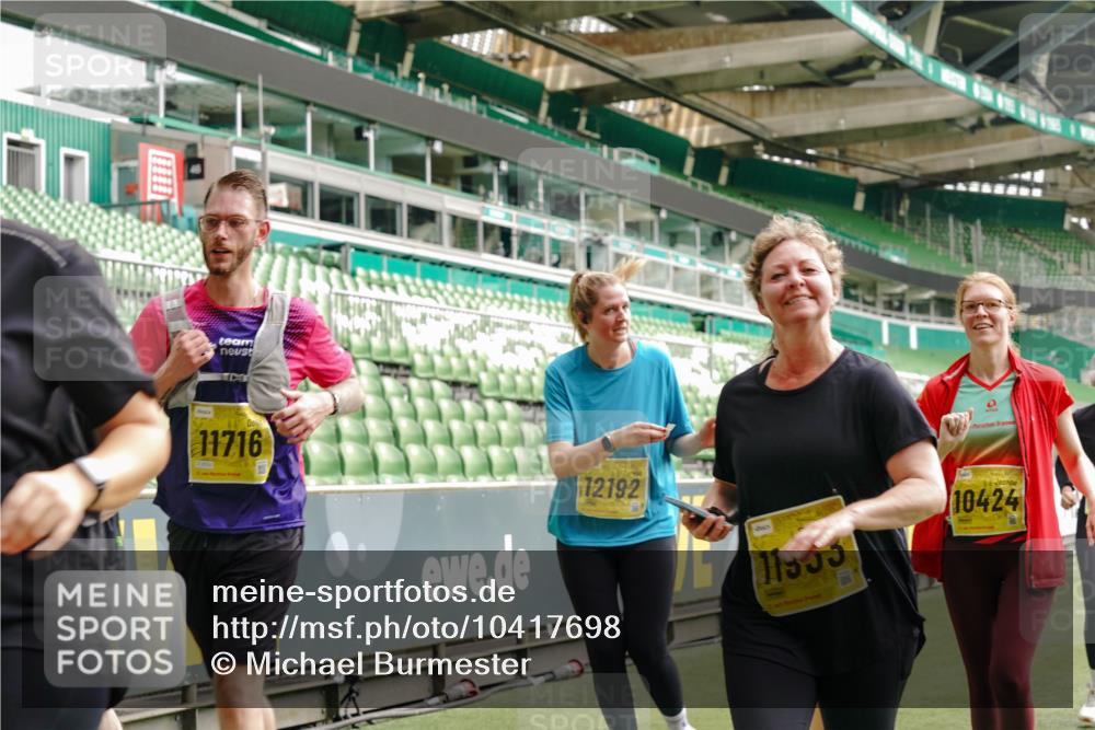 13.09.2026 - 21. swb-Marathon Bremen Michael Burmester http://msf.ph/oto/10417698 13.09.2026 10:42:46 Laufen im Stadion 10002, 10004, 10005, 10148, 10271, 10303, 10330, 10361, 10362, 10395, 10396, 10402, 10422, 10461, 10462, 10474, 10490, 10491, 10519, 10546, 10547, 10557, 10572, 10665, 10705, 10719, 10722, 10752, 10773, 10776, 10784, 10805, 10854, 10859, 10880, 10889, 10909, 10963, 10977, 11026, 11027, 11041, 11078, 11084, 11085, 11090, 11097, 11098, 11140, 11173, 11192, 11217, 11264, 11274, 11482 meine-sportfotos.de