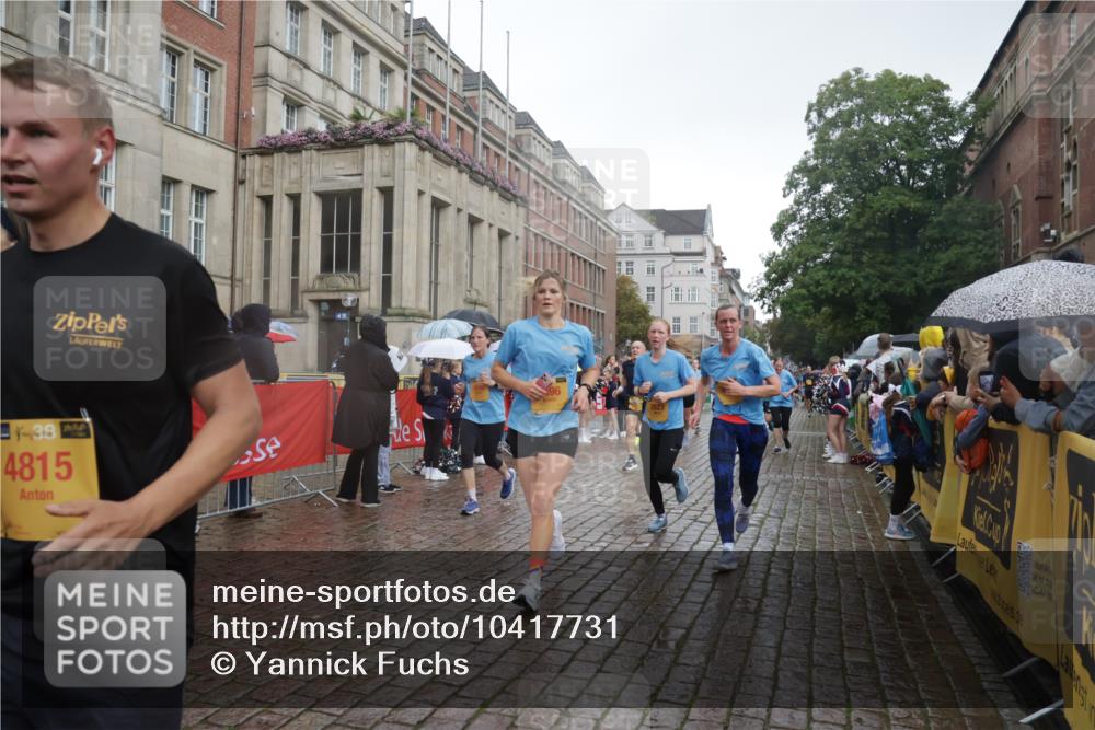 13.09.2026 - Kiel Lauf Yannick Fuchs http://msf.ph/oto/10417731 13.09.2026 10:49:52 Ziel 136, 253, 1388, 1452, 2733, 3008, 3076, 3164, 3294, 3311, 3459, 3508, 4039, 4921, 5350, 5370, 5685, 5849, 6157, 6827, 6830, 6831, 7011, 7437, 8185, 8237, 8595, 8644, 8977, 9037, 9107, 9275, 9449, 10171, 10216, 10534, 10703, 10767, 11354, 11414, 11524, 11712, 12378, 12410, 12590, 959, 1770, 2010, 2133, 2167, 2245, 2668, 2705, 3259, 3294, 3523, 3528, 3895, 3979, 4049, 4169, 4599, 4815, 4937, 5054, 5179, 5480, 5614, 5651, 5741, 6024, 6034, 6292, 6321, 6339, 6877, 7182 meine-sportfotos.de
