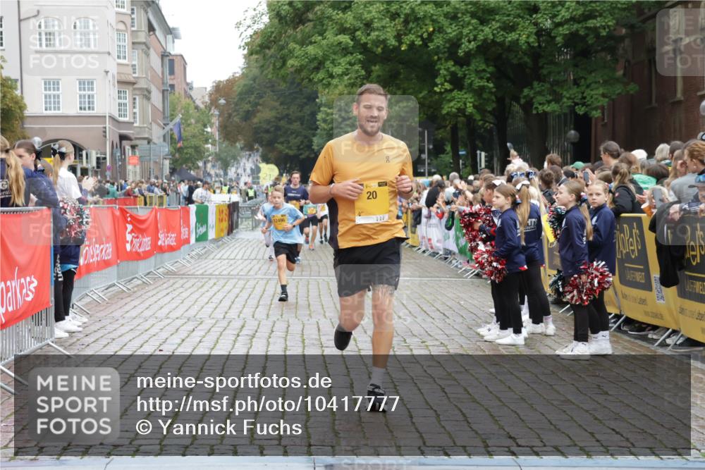 13.09.2026 - Kiel Lauf Yannick Fuchs http://msf.ph/oto/10417777 13.09.2026 09:39:08 Ziel 20, 1702, 1927, 12496, 12682, 682, 3814, 4314, 4518, 4975, 6989, 7747, 8313, 8482, 8943, 9759, 9838, 10415, 10894, 3522, 4104, 5272, 5398, 5869, 7216, 7431, 8591, 8807, 12833, 1806, 3344, 4043, 4518, 4975, 6989, 9825 meine-sportfotos.de