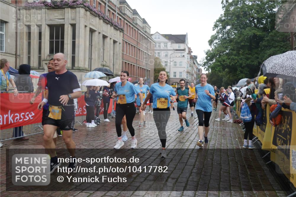 13.09.2026 - Kiel Lauf Yannick Fuchs http://msf.ph/oto/10417782 13.09.2026 10:49:55 Ziel 136, 253, 1452, 2733, 3008, 3076, 3164, 3459, 4039, 4317, 4921, 5115, 5350, 5370, 5685, 6827, 6830, 6831, 7437, 8185, 8237, 8459, 8595, 8644, 8977, 9037, 9107, 9449, 10171, 10216, 10297, 10534, 10703, 10767, 11414, 11485, 11524, 11712, 12410, 12590, 959, 1388, 1770, 2010, 2133, 2167, 2245, 2668, 2705, 3259, 3294, 3311, 3508, 3528, 3979, 4049, 4169, 4937, 5054, 5179, 5651, 5741, 5849, 6024, 6034, 6157, 6292, 6321, 6339, 6877, 7011, 8644 meine-sportfotos.de