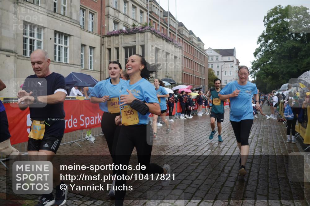 13.09.2026 - Kiel Lauf Yannick Fuchs http://msf.ph/oto/10417821 13.09.2026 10:49:56 Ziel 136, 253, 1401, 1452, 2733, 3008, 3076, 3164, 3459, 4039, 4317, 4921, 5115, 5350, 5370, 5685, 6827, 6830, 6831, 7437, 8185, 8237, 8459, 8595, 8977, 9037, 9449, 10171, 10216, 10237, 10297, 10534, 10703, 10767, 11414, 11485, 11524, 11712, 12590, 959, 1388, 1770, 2010, 2133, 2167, 2245, 2668, 2705, 3259, 3294, 3311, 3508, 3528, 3979, 4049, 4169, 4937, 5054, 5179, 5651, 5741, 5849, 6024, 6034, 6157, 6292, 6321, 6339, 6877, 7011, 8644, 9037 meine-sportfotos.de
