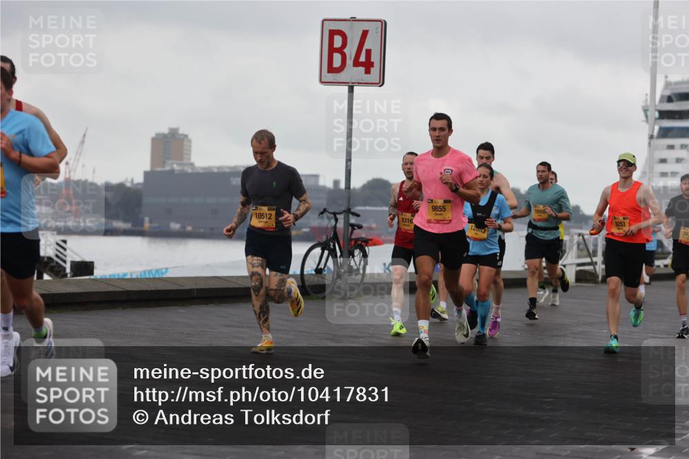 13.09.2026 - Kiel Lauf Andreas Tolksdorf http://msf.ph/oto/10417831 13.09.2026 10:56:48 Kiellinie 10512, 4, 9316, 9855, 12683, 10008, 9253, 397 meine-sportfotos.de