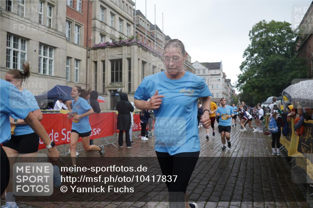 13.09.2026 - Kiel Lauf Yannick Fuchs http://msf.ph/oto/10417837 13.09.2026 10:49:57 Ziel 136, 253, 1401, 1452, 2733, 3008, 3076, 3164, 3459, 4039, 4317, 4921, 5115, 5350, 5370, 5438, 5685, 6827, 6830, 6831, 7437, 8185, 8237, 8459, 8595, 8977, 9449, 10171, 10216, 10237, 10297, 10534, 10703, 10767, 11414, 11437, 11485, 11524, 11712, 12590, 959, 1388, 1770, 2133, 2167, 2245, 2668, 2705, 3259, 3294, 3311, 3459, 3508, 3528, 3979, 4049, 4169, 4937, 5054, 5179, 5350, 5651, 5741, 5849, 6024, 6034, 6157, 6292, 6321, 6339, 6877, 7011, 8644, 8977, 9037, 177 meine-sportfotos.de