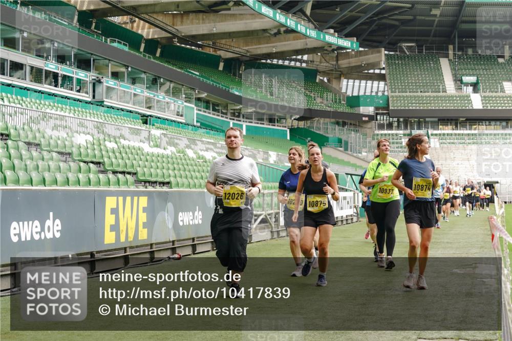 13.09.2026 - 21. swb-Marathon Bremen Michael Burmester http://msf.ph/oto/10417839 13.09.2026 10:42:51 Laufen im Stadion 10002, 10004, 10005, 10148, 10271, 10303, 10330, 10361, 10362, 10395, 10396, 10402, 10422, 10461, 10462, 10474, 10490, 10491, 10519, 10546, 10547, 10557, 10572, 10665, 10705, 10719, 10722, 10752, 10773, 10776, 10784, 10805, 10854, 10859, 10880, 10889, 10899, 10900, 10909, 10963, 10977, 11026, 11027, 11041, 11078, 11084, 11085, 11090, 11097, 11098, 11140, 11173, 11192, 11217, 11264, 11274, 11448, 11456, 11461, 11482 meine-sportfotos.de