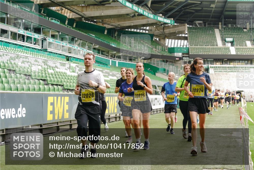 13.09.2026 - 21. swb-Marathon Bremen Michael Burmester http://msf.ph/oto/10417852 13.09.2026 10:42:52 Laufen im Stadion 10002, 10004, 10005, 10148, 10271, 10303, 10330, 10361, 10362, 10395, 10396, 10402, 10422, 10461, 10462, 10474, 10490, 10491, 10519, 10546, 10547, 10557, 10572, 10665, 10705, 10722, 10752, 10773, 10776, 10784, 10805, 10854, 10859, 10880, 10889, 10899, 10900, 10909, 10963, 10977, 11026, 11027, 11041, 11078, 11084, 11085, 11090, 11097, 11098, 11140, 11173, 11192, 11217, 11264, 11274, 11448, 11456, 11461, 11482 meine-sportfotos.de