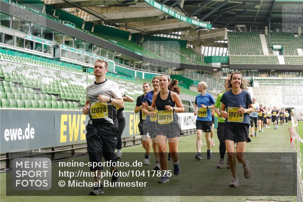 13.09.2026 - 21. swb-Marathon Bremen Michael Burmester http://msf.ph/oto/10417875 13.09.2026 10:42:52 Laufen im Stadion 10002, 10004, 10005, 10148, 10271, 10303, 10330, 10361, 10362, 10395, 10396, 10402, 10422, 10461, 10462, 10474, 10490, 10491, 10519, 10546, 10547, 10557, 10572, 10665, 10705, 10722, 10752, 10773, 10776, 10784, 10805, 10854, 10859, 10880, 10889, 10899, 10900, 10909, 10963, 10977, 11026, 11027, 11041, 11078, 11084, 11085, 11090, 11097, 11098, 11140, 11173, 11192, 11217, 11264, 11274, 11448, 11456, 11461, 11482 meine-sportfotos.de