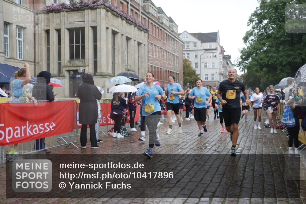 13.09.2026 - Kiel Lauf Yannick Fuchs http://msf.ph/oto/10417896 13.09.2026 10:50:00 Ziel 136, 253, 1057, 1401, 1452, 2733, 2901, 3076, 4039, 4317, 4921, 5115, 5438, 5685, 6830, 6831, 7437, 8185, 8237, 8459, 8595, 10171, 10216, 10237, 10297, 10534, 10767, 11414, 11437, 11485, 11712, 11776, 12590, 12664, 12747, 959, 1388, 1770, 2133, 2167, 2245, 2668, 2705, 3008, 3164, 3259, 3294, 3311, 3459, 3508, 3528, 3979, 4049, 5054, 5179, 5350, 5370, 5651, 5741, 5849, 6024, 6034, 6157, 6292, 6321, 6339, 6827, 6831, 6877, 7011, 8644, 8977, 9037, 177 meine-sportfotos.de
