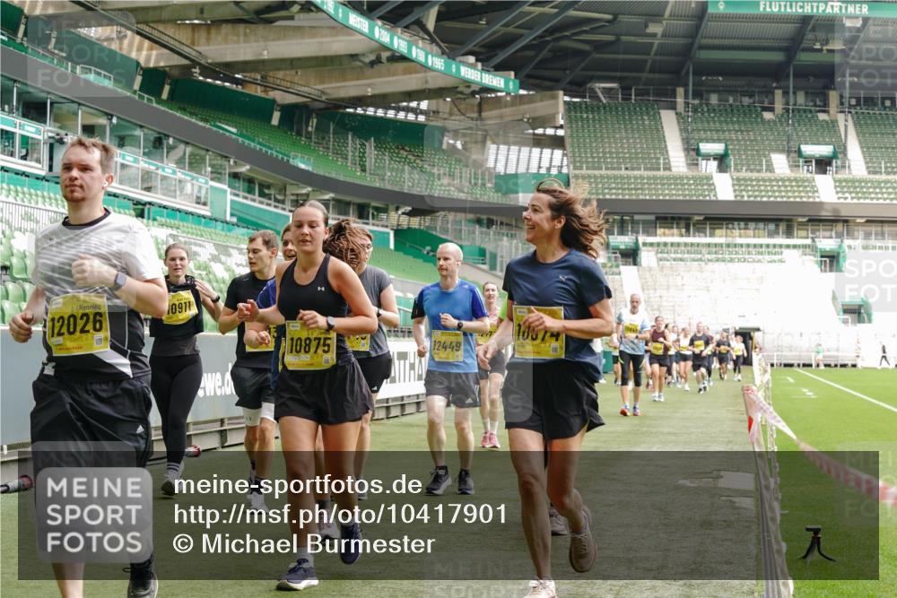 13.09.2026 - 21. swb-Marathon Bremen Michael Burmester http://msf.ph/oto/10417901 13.09.2026 10:42:53 Laufen im Stadion 10002, 10004, 10005, 10148, 10271, 10303, 10330, 10361, 10362, 10395, 10396, 10402, 10422, 10461, 10462, 10474, 10490, 10491, 10519, 10546, 10547, 10557, 10572, 10665, 10722, 10752, 10773, 10776, 10784, 10805, 10854, 10859, 10880, 10889, 10899, 10900, 10909, 10963, 10977, 11026, 11027, 11041, 11078, 11084, 11085, 11090, 11097, 11098, 11140, 11173, 11192, 11217, 11264, 11274, 11448, 11456, 11461, 11482 meine-sportfotos.de
