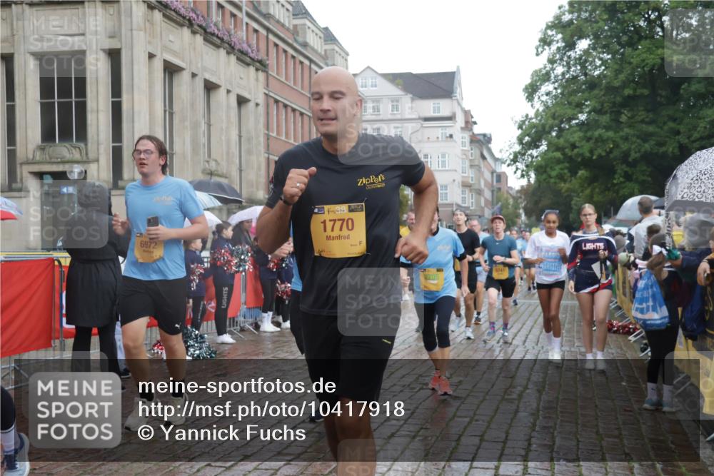 13.09.2026 - Kiel Lauf Yannick Fuchs http://msf.ph/oto/10417918 13.09.2026 10:50:02 Ziel 136, 253, 723, 1057, 1401, 1452, 2733, 2901, 3076, 4039, 4317, 4921, 5115, 5438, 5685, 5804, 6445, 7437, 8185, 8237, 8375, 8459, 8595, 8665, 10171, 10216, 10237, 10297, 10534, 10767, 11414, 11437, 11485, 11712, 11776, 12590, 12664, 12747, 959, 1388, 1770, 2167, 2245, 2668, 2705, 3008, 3164, 3259, 3294, 3311, 3459, 3508, 3528, 3979, 4049, 5054, 5179, 5350, 5370, 5651, 5741, 5849, 6024, 6034, 6157, 6292, 6321, 6339, 6827, 6830, 6831, 6877, 7011, 8237, 8644, 8977, 9037, 177 meine-sportfotos.de
