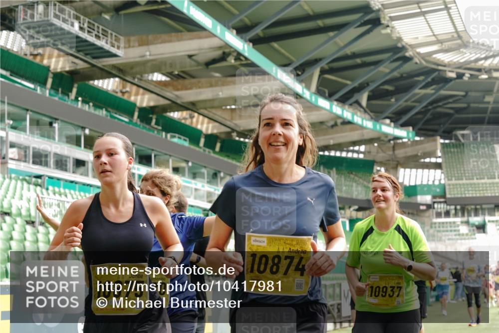 13.09.2026 - 21. swb-Marathon Bremen Michael Burmester http://msf.ph/oto/10417981 13.09.2026 10:42:55 Laufen im Stadion 10002, 10004, 10005, 10148, 10271, 10303, 10330, 10361, 10362, 10395, 10396, 10402, 10422, 10461, 10462, 10474, 10490, 10491, 10519, 10546, 10547, 10557, 10572, 10665, 10722, 10752, 10773, 10776, 10784, 10805, 10854, 10880, 10889, 10899, 10900, 10909, 10963, 10977, 11026, 11027, 11041, 11078, 11084, 11085, 11090, 11097, 11098, 11140, 11173, 11192, 11217, 11264, 11274, 11333, 11337, 11448, 11456, 11461, 11482 meine-sportfotos.de