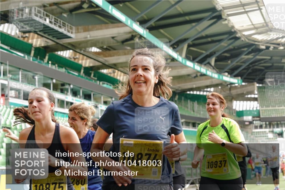 13.09.2026 - 21. swb-Marathon Bremen Michael Burmester http://msf.ph/oto/10418003 13.09.2026 10:42:55 Laufen im Stadion 10002, 10004, 10005, 10148, 10271, 10303, 10330, 10361, 10362, 10395, 10396, 10402, 10422, 10461, 10462, 10474, 10490, 10491, 10519, 10546, 10547, 10557, 10572, 10665, 10722, 10752, 10773, 10776, 10784, 10805, 10854, 10880, 10889, 10899, 10900, 10909, 10963, 10977, 11026, 11027, 11041, 11078, 11084, 11085, 11090, 11097, 11098, 11140, 11173, 11192, 11217, 11264, 11274, 11333, 11337, 11448, 11456, 11461, 11482 meine-sportfotos.de