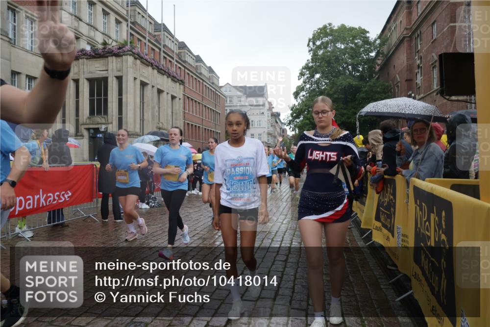 13.09.2026 - Kiel Lauf Yannick Fuchs http://msf.ph/oto/10418014 13.09.2026 10:50:06 Ziel 124, 136, 723, 1057, 1401, 2709, 2901, 3076, 4317, 4714, 4921, 5115, 5394, 5438, 5685, 5804, 6445, 7788, 8375, 8459, 8665, 10171, 10216, 10237, 10297, 11437, 11485, 11776, 12590, 12664, 12747, 253, 1388, 1452, 2167, 2245, 2668, 2733, 3008, 3076, 3164, 3259, 3294, 3311, 3459, 3508, 3979, 4039, 4049, 4921, 5179, 5350, 5370, 5651, 5849, 6024, 6157, 6292, 6321, 6339, 6827, 6830, 6831, 6877, 7011, 8237, 8644, 8977, 9037, 177, 3259, 6321, 8717 meine-sportfotos.de