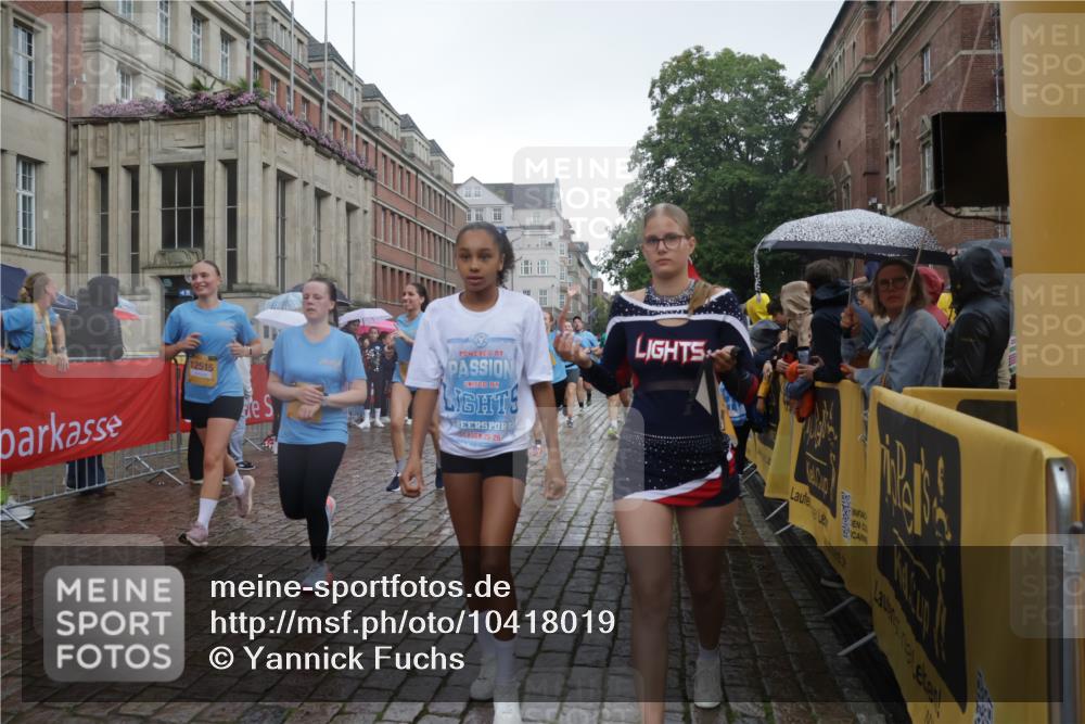 13.09.2026 - Kiel Lauf Yannick Fuchs http://msf.ph/oto/10418019 13.09.2026 10:50:06 Ziel 124, 136, 723, 1057, 1401, 2709, 2901, 3076, 4317, 4714, 4921, 5115, 5394, 5438, 5685, 5804, 6445, 7788, 8375, 8459, 8665, 10171, 10216, 10237, 10297, 11437, 11485, 11776, 12590, 12664, 12747, 253, 1388, 1452, 2167, 2245, 2668, 2733, 3008, 3076, 3164, 3259, 3294, 3311, 3459, 3508, 3979, 4039, 4049, 4921, 5179, 5350, 5370, 5651, 5849, 6024, 6157, 6292, 6321, 6339, 6827, 6830, 6831, 6877, 7011, 8237, 8644, 8977, 9037, 177, 3259, 6321, 8717 meine-sportfotos.de