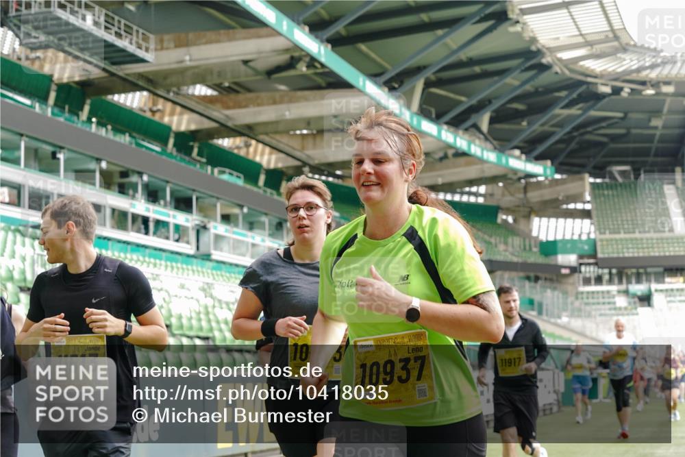 13.09.2026 - 21. swb-Marathon Bremen Michael Burmester http://msf.ph/oto/10418035 13.09.2026 10:42:56 Laufen im Stadion 10002, 10004, 10005, 10148, 10271, 10303, 10330, 10361, 10362, 10395, 10396, 10402, 10422, 10461, 10462, 10474, 10490, 10491, 10519, 10546, 10547, 10557, 10572, 10605, 10606, 10665, 10752, 10773, 10776, 10784, 10805, 10854, 10880, 10889, 10899, 10900, 10909, 10963, 10977, 11026, 11027, 11041, 11078, 11084, 11085, 11090, 11097, 11098, 11140, 11173, 11192, 11217, 11264, 11274, 11333, 11337, 11448, 11456, 11461, 11482 meine-sportfotos.de