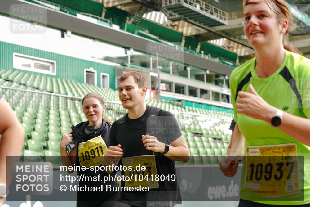 13.09.2026 - 21. swb-Marathon Bremen Michael Burmester http://msf.ph/oto/10418049 13.09.2026 10:42:56 Laufen im Stadion 10002, 10004, 10005, 10148, 10271, 10303, 10330, 10361, 10362, 10395, 10396, 10402, 10422, 10461, 10462, 10474, 10490, 10491, 10519, 10546, 10547, 10557, 10572, 10605, 10606, 10665, 10752, 10773, 10776, 10784, 10805, 10854, 10880, 10889, 10899, 10900, 10909, 10963, 10977, 11026, 11027, 11041, 11078, 11084, 11085, 11090, 11097, 11098, 11140, 11173, 11192, 11217, 11264, 11274, 11333, 11337, 11448, 11456, 11461, 11482 meine-sportfotos.de