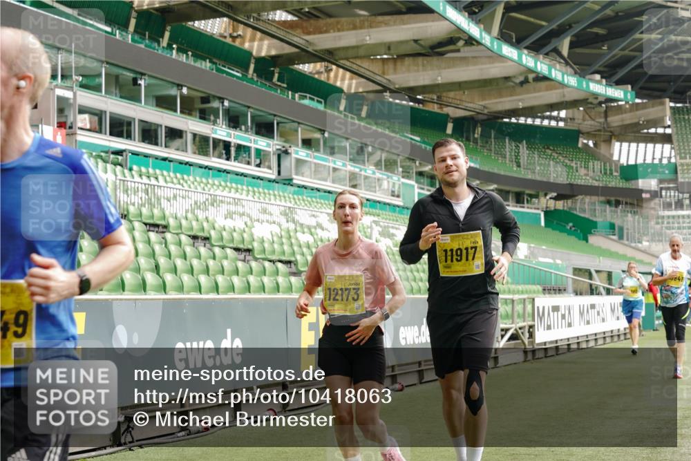 13.09.2026 - 21. swb-Marathon Bremen Michael Burmester http://msf.ph/oto/10418063 13.09.2026 10:42:57 Laufen im Stadion 10002, 10004, 10005, 10148, 10271, 10303, 10330, 10335, 10361, 10362, 10395, 10396, 10402, 10422, 10461, 10462, 10474, 10490, 10491, 10519, 10546, 10547, 10557, 10572, 10605, 10606, 10665, 10752, 10773, 10776, 10784, 10805, 10854, 10880, 10889, 10899, 10900, 10909, 10963, 10977, 11026, 11027, 11041, 11078, 11084, 11085, 11090, 11097, 11098, 11140, 11173, 11192, 11217, 11264, 11274, 11333, 11337, 11448, 11456, 11461, 11482 meine-sportfotos.de