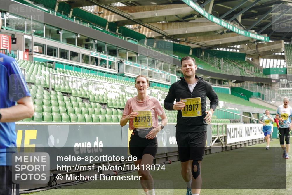 13.09.2026 - 21. swb-Marathon Bremen Michael Burmester http://msf.ph/oto/10418074 13.09.2026 10:42:58 Laufen im Stadion 10002, 10004, 10005, 10148, 10271, 10303, 10330, 10335, 10361, 10362, 10395, 10396, 10402, 10422, 10461, 10462, 10474, 10490, 10491, 10519, 10546, 10547, 10557, 10572, 10605, 10606, 10665, 10752, 10773, 10776, 10784, 10805, 10854, 10880, 10889, 10899, 10900, 10909, 10963, 10977, 11026, 11027, 11041, 11078, 11084, 11085, 11090, 11097, 11098, 11140, 11173, 11192, 11217, 11264, 11274, 11333, 11337, 11448, 11456, 11461, 11482 meine-sportfotos.de
