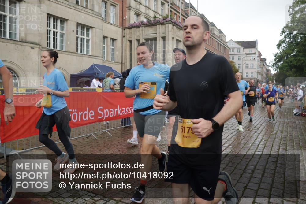 13.09.2026 - Kiel Lauf Yannick Fuchs http://msf.ph/oto/10418092 13.09.2026 10:50:11 Ziel 124, 706, 707, 723, 1008, 1057, 1154, 1401, 2709, 2901, 3889, 4714, 4743, 5394, 5438, 5804, 6248, 6250, 6445, 7788, 7791, 7806, 8375, 8398, 8665, 9034, 9423, 9949, 10237, 11391, 11437, 11776, 12664, 12747, 136, 253, 1388, 1401, 1452, 2245, 2668, 2733, 3008, 3076, 3164, 3294, 3311, 3459, 3508, 4039, 4049, 4317, 4921, 5115, 5179, 5350, 5370, 5651, 5685, 5849, 6024, 6157, 6292, 6339, 6827, 6830, 6831, 6877, 7011, 8237, 8644, 8977, 9037, 177, 3259, 6321, 8717 meine-sportfotos.de