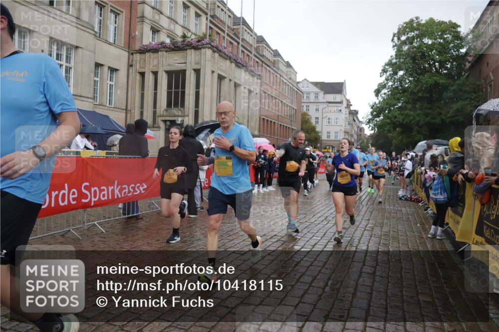 13.09.2026 - Kiel Lauf Yannick Fuchs http://msf.ph/oto/10418115 13.09.2026 10:50:12 Ziel 124, 177, 706, 707, 723, 1008, 1057, 1154, 2709, 2901, 3889, 4714, 4743, 5394, 5438, 5804, 6248, 6250, 6445, 7788, 7791, 7806, 8375, 8398, 8665, 9034, 9423, 9949, 11391, 11437, 11545, 11776, 12664, 12747, 136, 253, 1388, 1401, 1452, 2245, 2668, 2733, 3008, 3076, 3164, 3294, 3311, 3459, 3508, 4039, 4049, 4317, 4921, 5115, 5350, 5370, 5438, 5651, 5685, 5849, 6024, 6157, 6292, 6827, 6830, 6831, 6877, 7011, 8237, 8644, 8977, 9037, 3259, 6321, 8717 meine-sportfotos.de