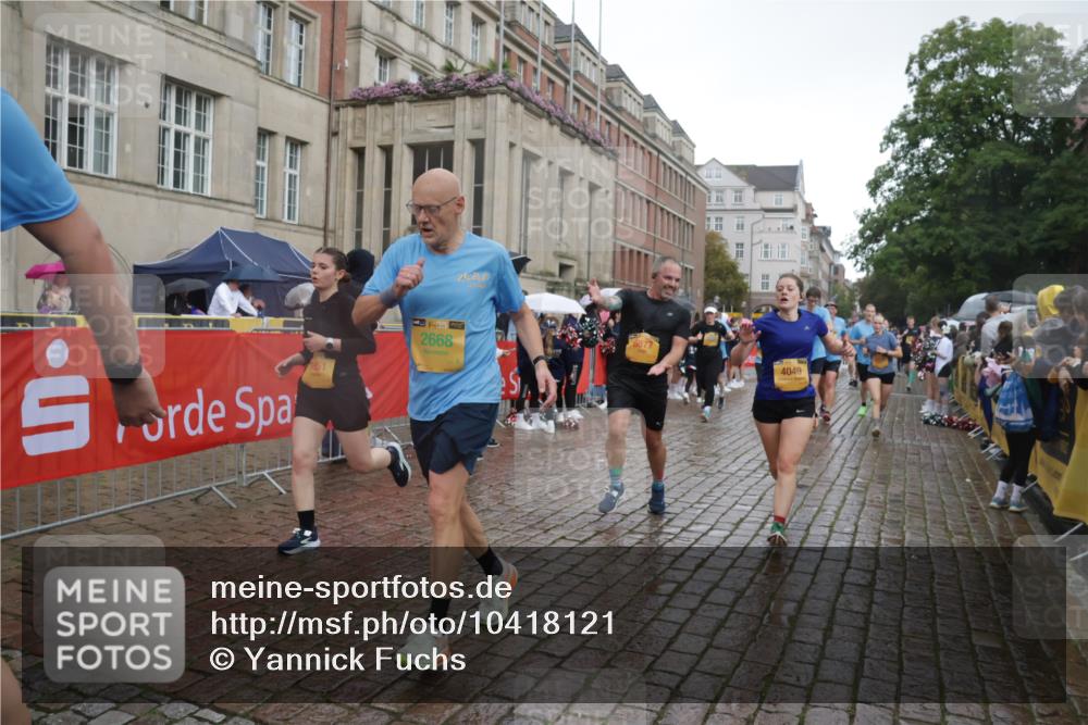 13.09.2026 - Kiel Lauf Yannick Fuchs http://msf.ph/oto/10418121 13.09.2026 10:50:12 Ziel 124, 177, 706, 707, 723, 1008, 1057, 1154, 2709, 2901, 3889, 4714, 4743, 5394, 5438, 5804, 6248, 6250, 6445, 7788, 7791, 7806, 8375, 8398, 8665, 9034, 9423, 9949, 11391, 11437, 11545, 11776, 12664, 12747, 136, 253, 1388, 1401, 1452, 2245, 2668, 2733, 3008, 3076, 3164, 3294, 3311, 3459, 3508, 4039, 4049, 4317, 4921, 5115, 5350, 5370, 5438, 5651, 5685, 5849, 6024, 6157, 6292, 6827, 6830, 6831, 6877, 7011, 8237, 8644, 8977, 9037, 3259, 6321, 8717 meine-sportfotos.de