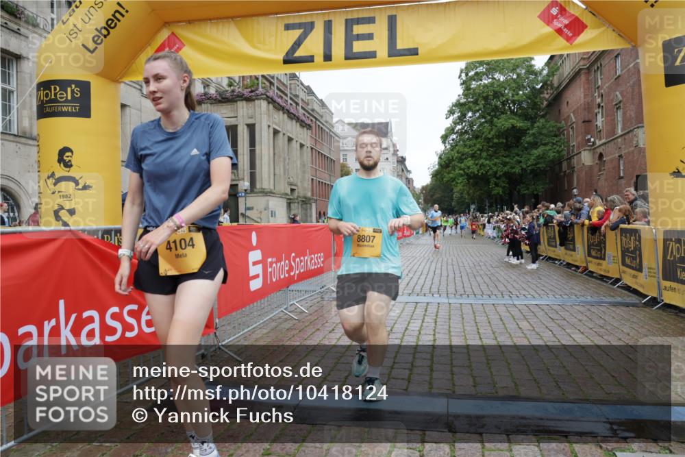 13.09.2026 - Kiel Lauf Yannick Fuchs http://msf.ph/oto/10418124 13.09.2026 09:39:31 Ziel 3522, 4104, 8591, 8807, 9351, 9444, 20, 1702, 1927, 5272, 5398, 5869, 7216, 7431, 8943, 12496, 12682, 12833, 2510, 4090, 4605, 4862, 8620, 9367, 9782, 10303, 10769, 12172, 682, 4314, 8313, 8943, 9838 meine-sportfotos.de