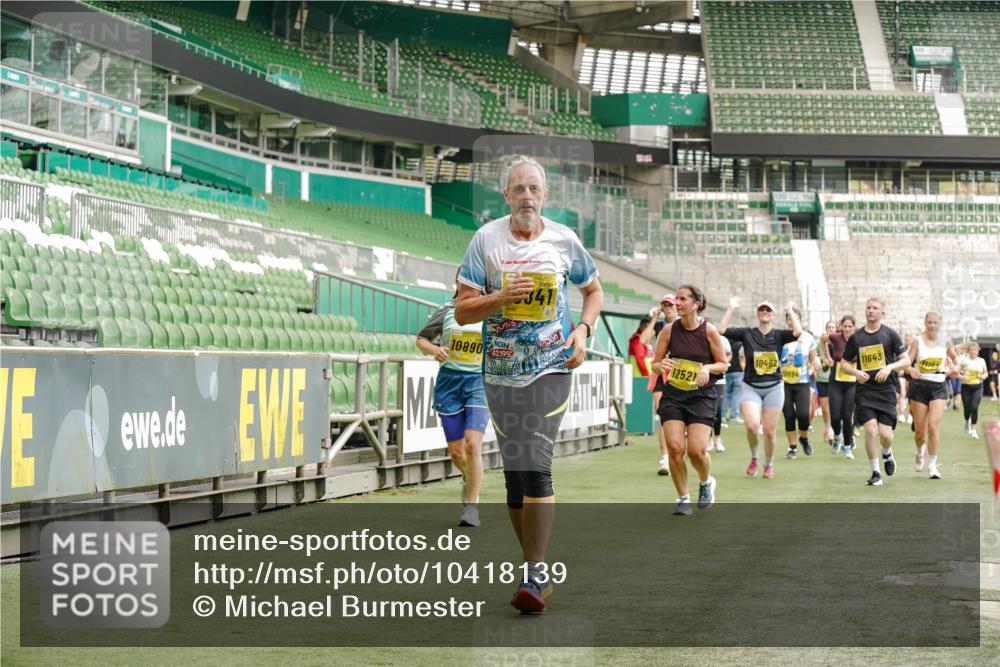 13.09.2026 - 21. swb-Marathon Bremen Michael Burmester http://msf.ph/oto/10418139 13.09.2026 10:43:01 Laufen im Stadion 10002, 10004, 10005, 10148, 10271, 10303, 10325, 10330, 10335, 10361, 10362, 10395, 10396, 10402, 10422, 10459, 10461, 10462, 10474, 10490, 10491, 10513, 10519, 10546, 10547, 10557, 10572, 10605, 10606, 10665, 10752, 10773, 10784, 10805, 10854, 10880, 10889, 10899, 10900, 10909, 10963, 10977, 11026, 11027, 11041, 11078, 11084, 11085, 11090, 11097, 11098, 11140, 11173, 11192, 11217, 11264, 11274, 11333, 11337, 11448, 11456, 11461, 11482 meine-sportfotos.de