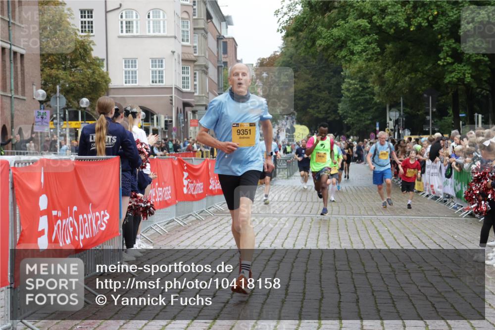 13.09.2026 - Kiel Lauf Yannick Fuchs http://msf.ph/oto/10418158 13.09.2026 09:39:34 Ziel 3522, 4104, 8591, 8807, 9351, 9444, 10303, 20, 1702, 1927, 5272, 5398, 5869, 7216, 7431, 12496, 12682, 12833, 2123, 2510, 4090, 4605, 4862, 8620, 9367, 9782, 10031, 10769, 11034, 12172, 682, 4314, 8313, 8943, 9838 meine-sportfotos.de