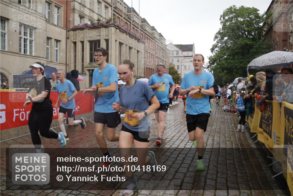 13.09.2026 - Kiel Lauf Yannick Fuchs http://msf.ph/oto/10418169 13.09.2026 10:50:15 Ziel 124, 177, 706, 707, 723, 1008, 1154, 2709, 3214, 3216, 3436, 3889, 4270, 4714, 4743, 5394, 5456, 5804, 6248, 6250, 6445, 7788, 7791, 7806, 8375, 8398, 8665, 8779, 8865, 8866, 8880, 9034, 9231, 9325, 9423, 9949, 10382, 11391, 11413, 11545, 11614, 11776, 136, 253, 1057, 1388, 1401, 1452, 2245, 2733, 2901, 3008, 3076, 3164, 3294, 3311, 3459, 3508, 4039, 4317, 4921, 5115, 5350, 5370, 5438, 5685, 5849, 6024, 6157, 6827, 6830, 6831, 7011, 8237, 8644, 8977, 9037, 8717 meine-sportfotos.de
