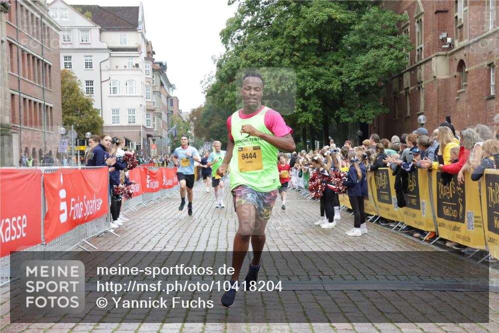 13.09.2026 - Kiel Lauf Yannick Fuchs http://msf.ph/oto/10418204 13.09.2026 09:39:37 Ziel 4104, 8807, 9351, 9444, 9782, 10303, 10769, 12172, 20, 1702, 1927, 3522, 4104, 5272, 5398, 5869, 7216, 7431, 8591, 12496, 12682, 12833, 2123, 2510, 4090, 4605, 4862, 6209, 8620, 9367, 10031, 11034, 682, 1702, 1927, 8943 meine-sportfotos.de