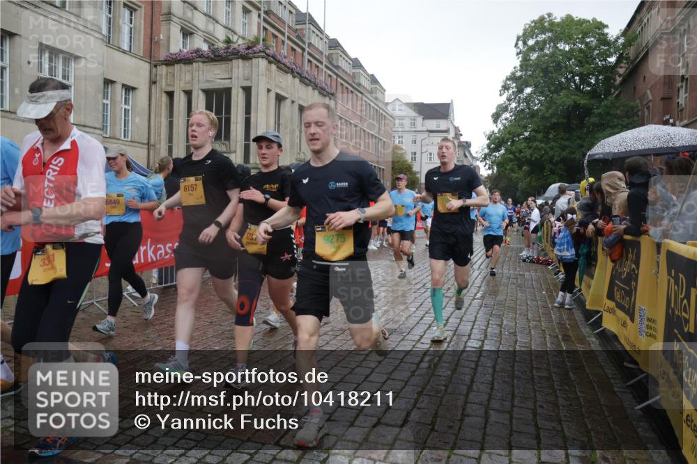13.09.2026 - Kiel Lauf Yannick Fuchs http://msf.ph/oto/10418211 13.09.2026 10:50:18 Ziel 124, 177, 213, 706, 707, 835, 1008, 1154, 1779, 2709, 3214, 3216, 3436, 3889, 4270, 4714, 4743, 5394, 5456, 6248, 6250, 7788, 7791, 7806, 8398, 8753, 8779, 8865, 8866, 8880, 9034, 9231, 9325, 9423, 9949, 10382, 11391, 11413, 11545, 11614, 12117, 136, 253, 723, 1057, 1388, 1401, 1452, 2709, 2733, 2901, 3008, 3076, 3164, 3311, 3459, 3508, 4039, 4317, 4921, 5115, 5350, 5370, 5438, 5685, 5804, 5849, 6157, 6445, 6827, 6830, 6831, 7011, 8237, 8644, 8977, 9037 meine-sportfotos.de