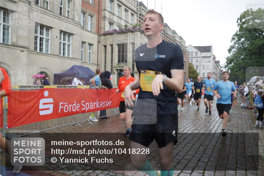 13.09.2026 - Kiel Lauf Yannick Fuchs http://msf.ph/oto/10418228 13.09.2026 10:50:19 Ziel 124, 177, 213, 274, 706, 707, 835, 1008, 1154, 1779, 1980, 3214, 3216, 3436, 3889, 4270, 4714, 4743, 5394, 5456, 6127, 6248, 6250, 7788, 7791, 7806, 8398, 8753, 8779, 8865, 8866, 8880, 9034, 9231, 9325, 9423, 9949, 10382, 11391, 11413, 11545, 11614, 12117, 12288, 136, 253, 723, 1057, 1388, 1401, 1452, 2709, 2733, 2901, 3008, 3076, 3164, 3459, 4039, 4317, 4714, 4921, 5115, 5350, 5370, 5438, 5685, 5804, 6157, 6445, 6827, 6830, 6831, 7011, 8237, 8644, 8977, 9037 meine-sportfotos.de